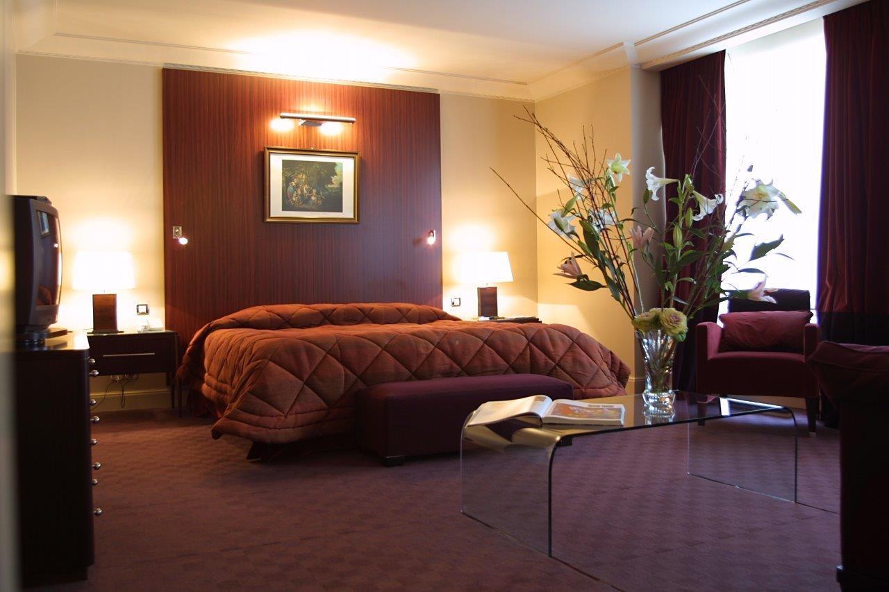 โรงแรมเดอ กาสติลียอน ปารีส ภายนอก รูปภาพ
